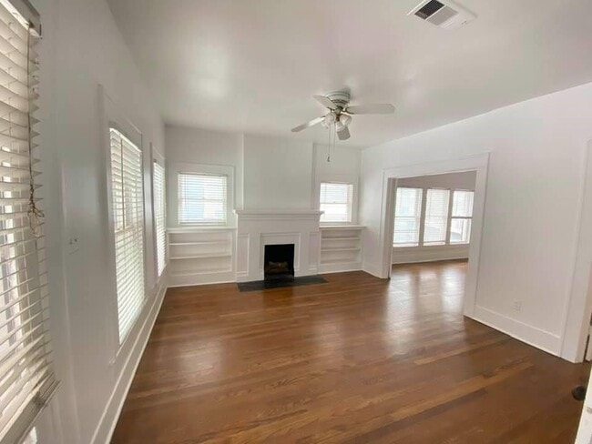 Building Photo - 4922 Reiger Ave