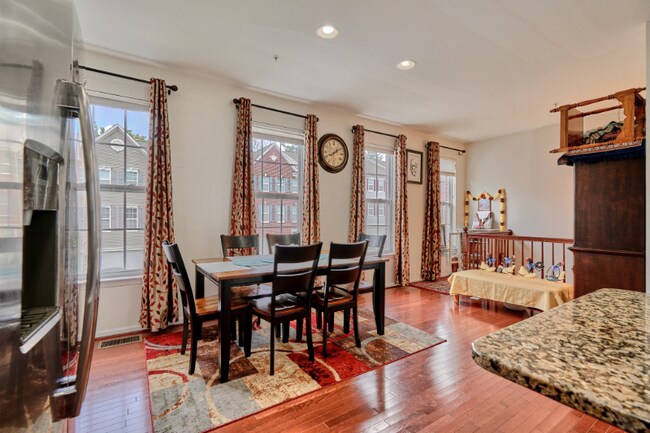 Foto del edificio - 7863 River Rock Way