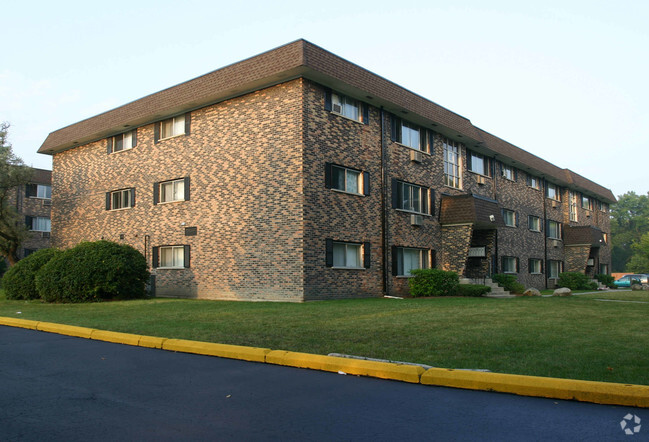 Squares of Bensenville - Accent Apartments