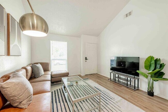 Foto del edificio - 13223 Ambrose St