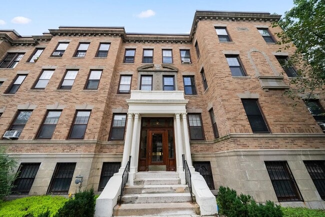 Building Photo - 2 Crawford St