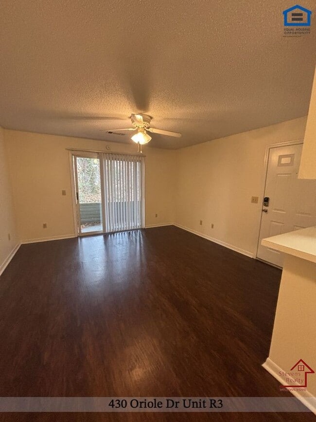 Foto del edificio - 430 Oriole Dr