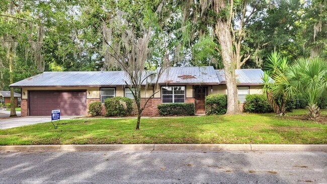 Building Photo - Newly Remodeled Interior 3 Bedroom 2 Bath ...