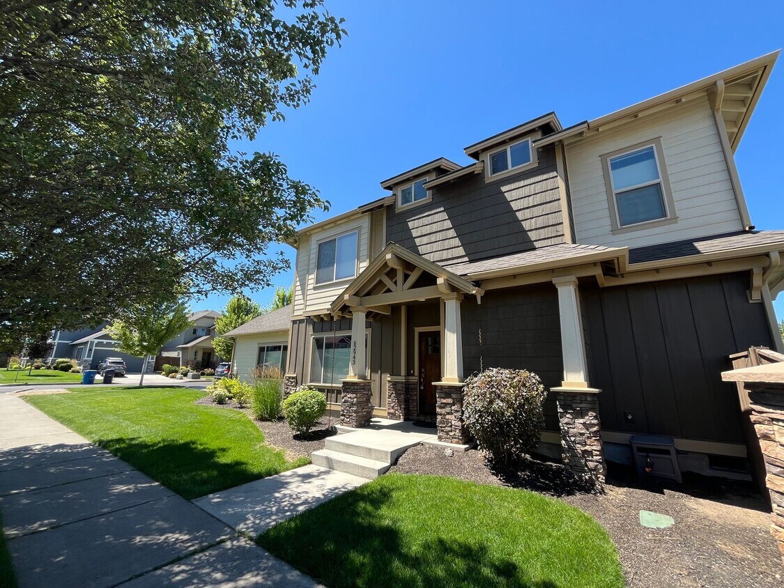Primary Photo - Spacious 3-Bed, 2.5 Bath Home with Communi...