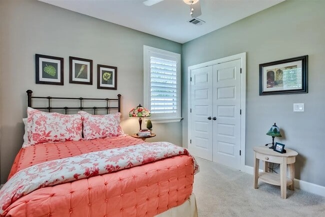 Building Photo - 1121 E Maxwell St