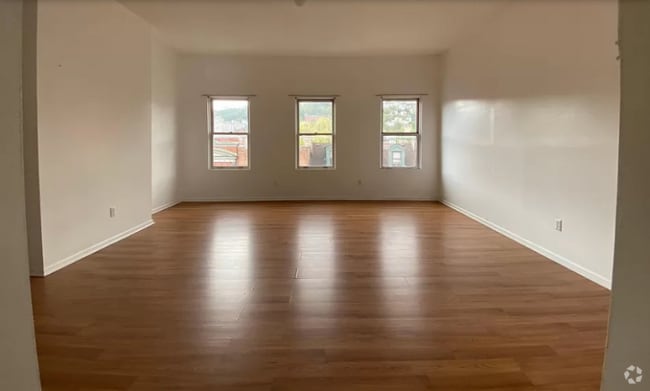 Building Photo - 1407 E Carson St