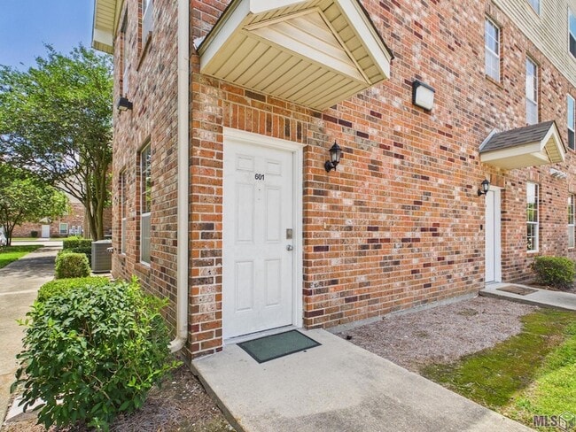 Building Photo - 4441 Burbank Dr