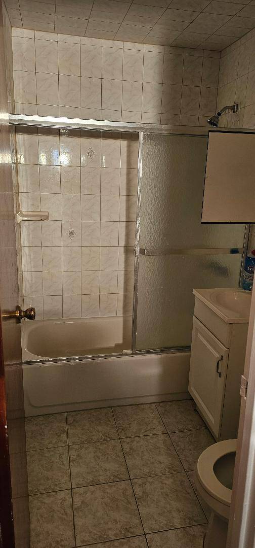 Foto del edificio - 646 Armstrong Ave