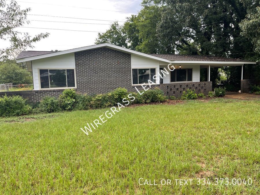 LEASE this Beautiful Brick Home in Dalevil... House Rental in