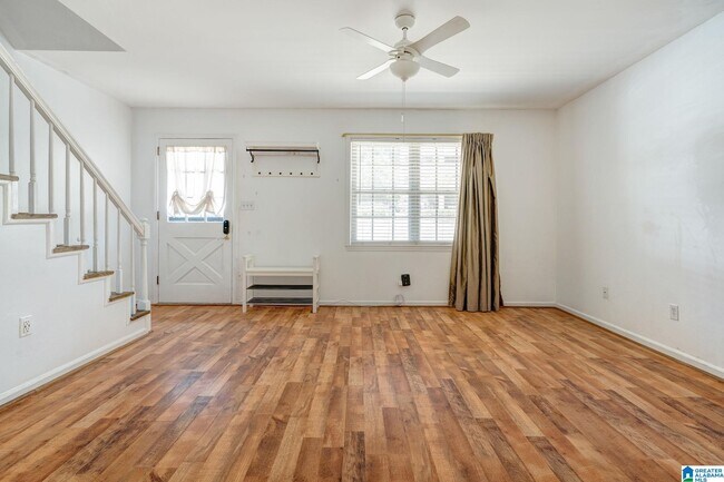 Foto del edificio - 3943 Montclair Rd