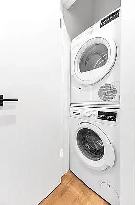 Building Photo - 15 S William St