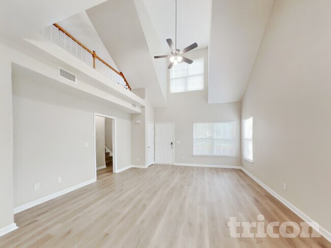 Building Photo - 142 Lyndhurst Dr