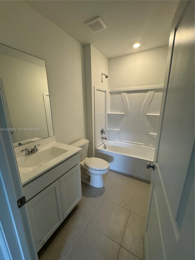 Foto del edificio - 5837 NW Sweetwood Dr