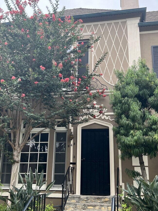 Foto del edificio - 648 Burnside Ave