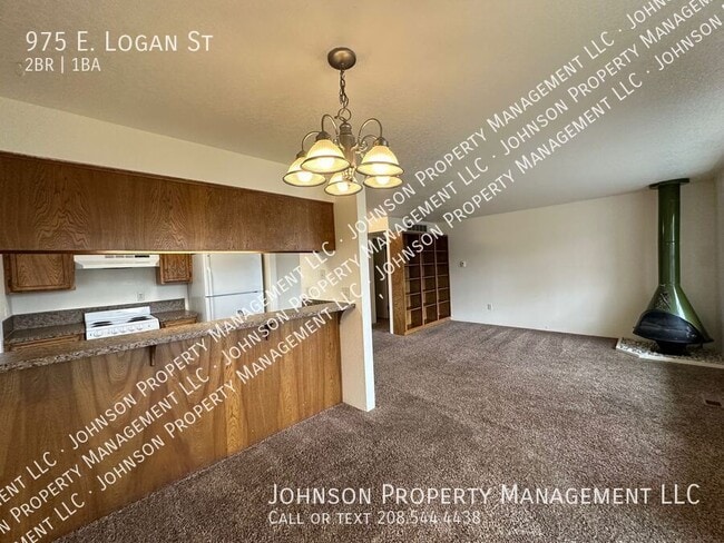 Building Photo - 975 E Logan St