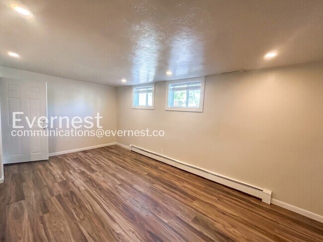 Foto del edificio - 705 Custer Ave