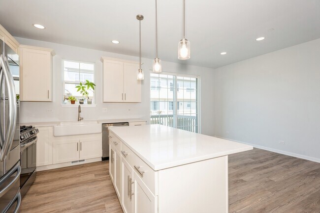 Building Photo - 491 Woodmoor Dr