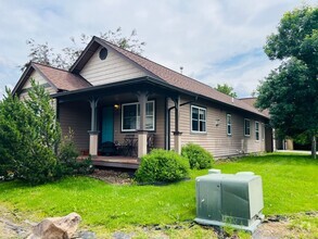 Building Photo - 208 Bentley Park Loop