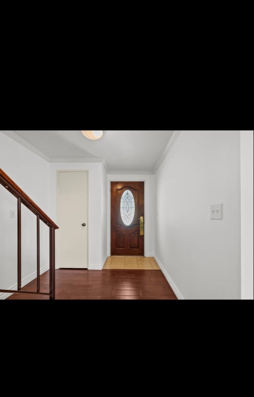 Building Photo - 9701 Vía Roma