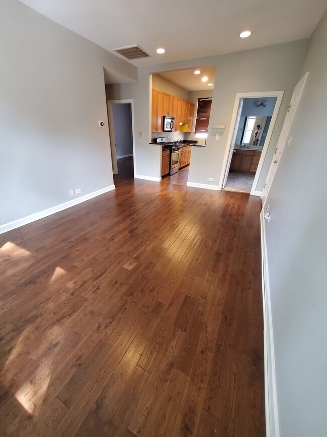 Foto del edificio - 6219 N Greenview Ave