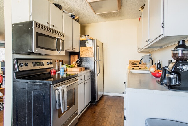 Building Photo - 1233 N Ogden St