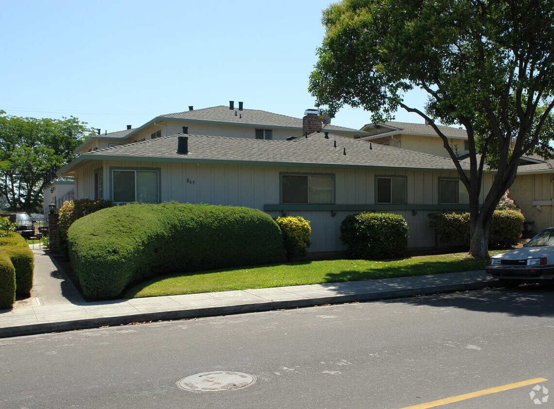 Building Photo - 869 Bing Dr