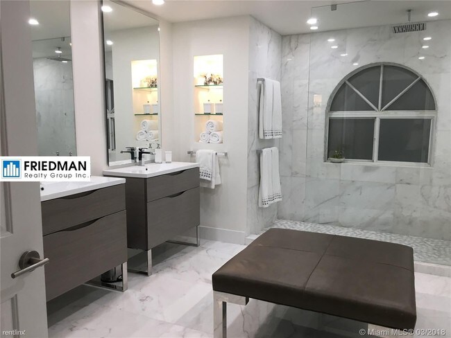 Foto del edificio - 15635 SW 16th St