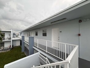 Building Photo - 1255 W 49th Pl