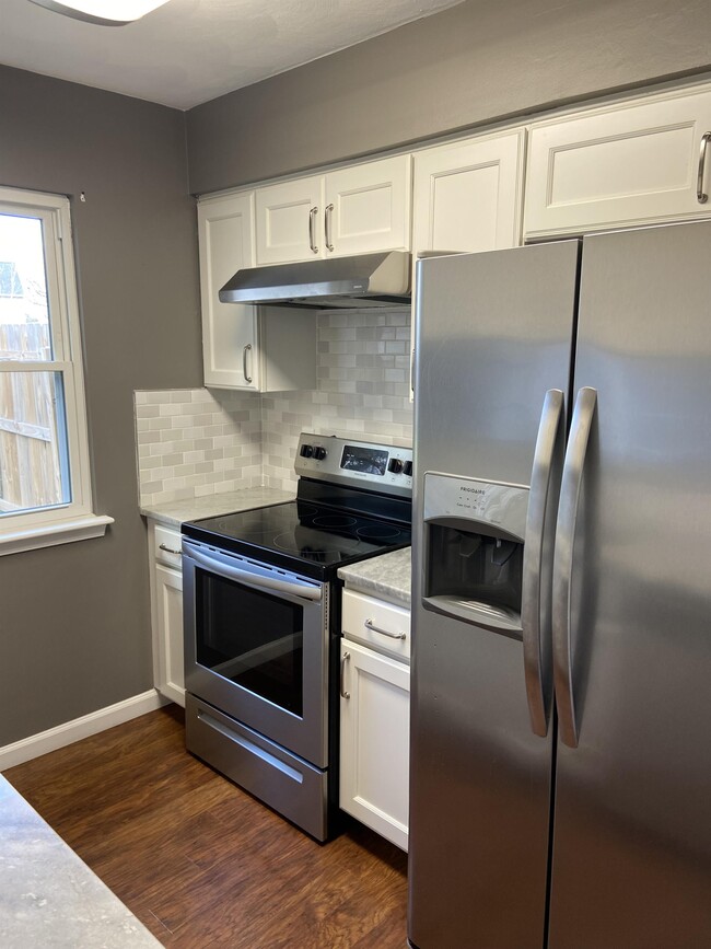 Building Photo - 1305 Mikie Ct