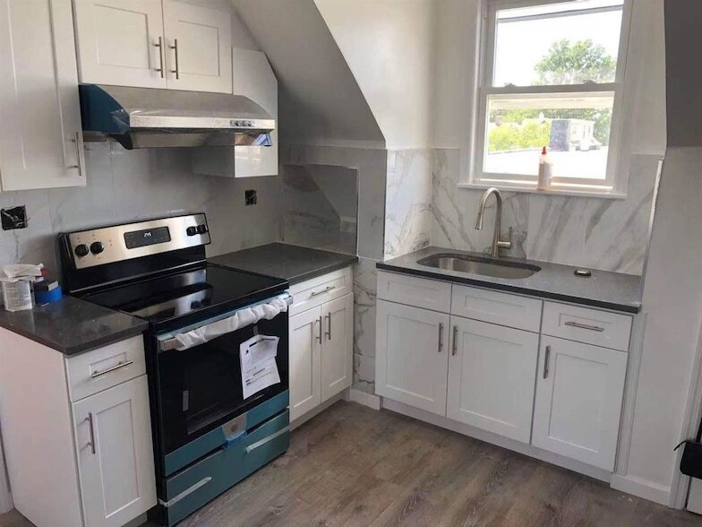 Foto principal - 74 W 7th St