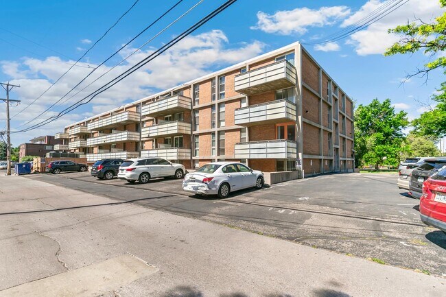 Foto del edificio - 2500 S York St