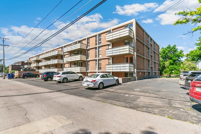 Building Photo - 2500 S York St