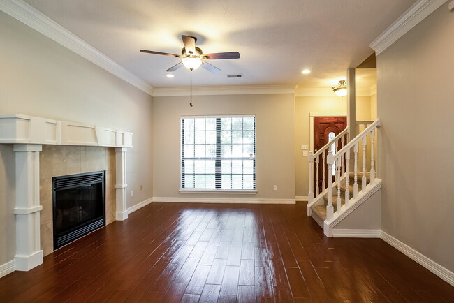 Building Photo - 612 Spruce Dr