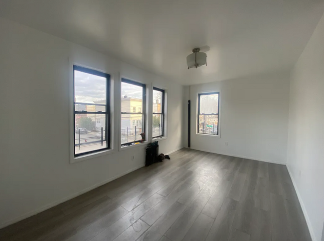 Foto del edificio - 416 E 35th St
