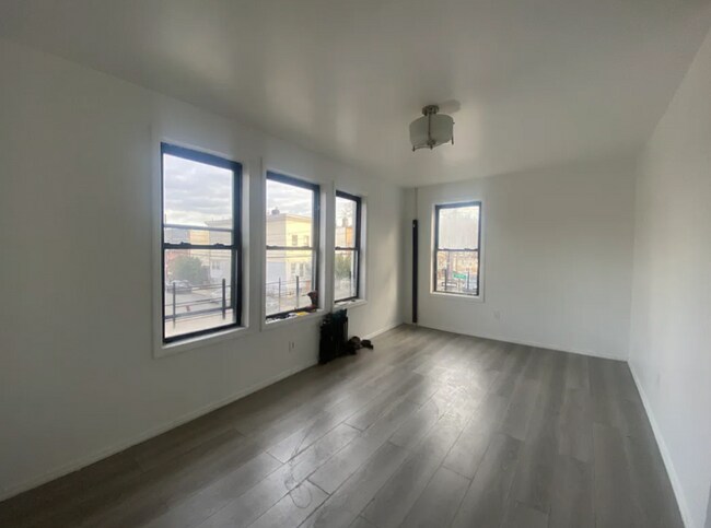 Foto del edificio - 426 E 35th St