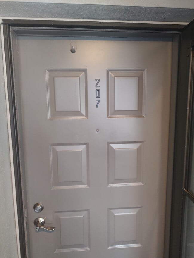 Building Photo - 3399 Mermoor Dr