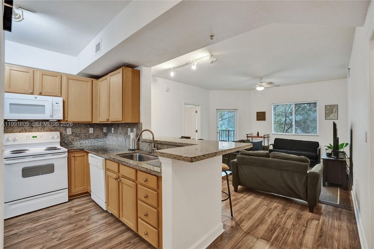 Foto del edificio - 6001 SW 70th St