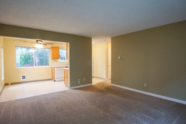 Building Photo - Close-in SE: Garden Level 1 Bdr w/ DW, Pri...