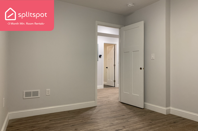 Building Photo - Private room in 3 bedroom Boston Apartment...