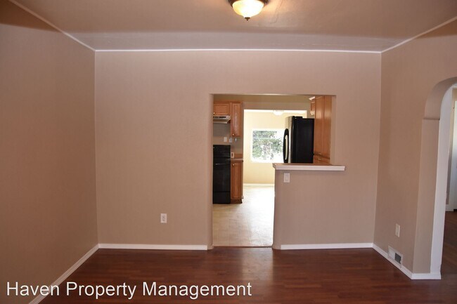 Building Photo - 3 br, 1 bath House - 2350 S Grant Ave