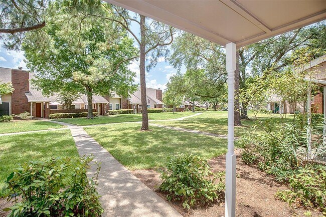 Building Photo - 17225 Saturn Ln