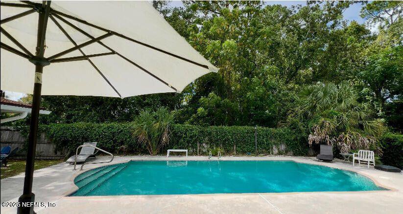 Foto principal - 6812 Caballero Dr