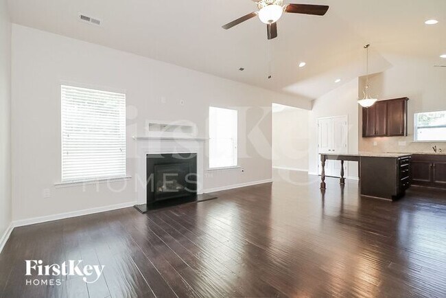 Building Photo - 1005 Lakemont Dr