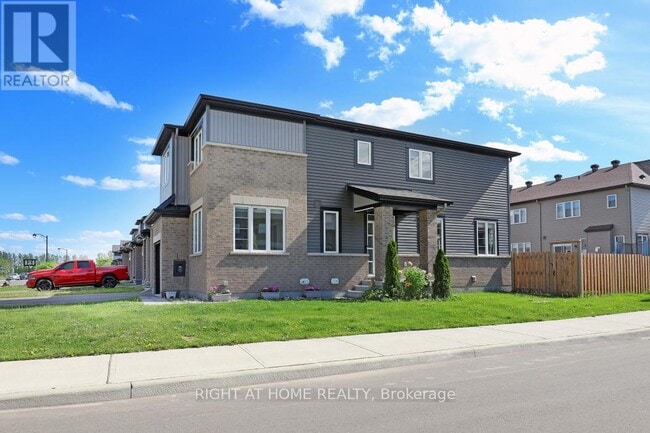 Building Photo - 900 Serrano St