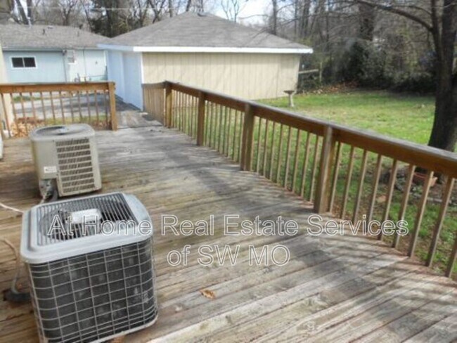 Building Photo - 1154 S Oak Park Dr