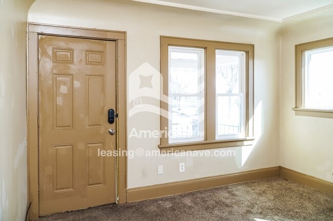 Building Photo - 4037#4101 Lower West Fairmount Avenue, 53209; #730423 - 730423