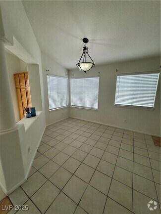 Building Photo - 9224 Kentucky Oaks Dr