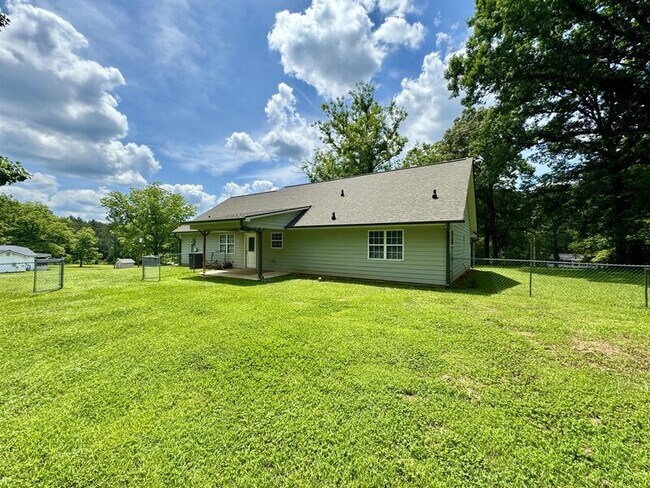 Foto del edificio - 2051 Snapping Shoals Rd
