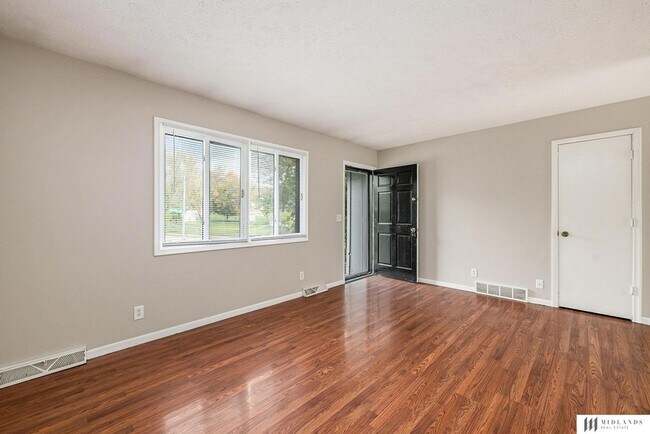 Foto del edificio - 4701 Schroeder Dr