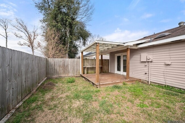 Building Photo - 5952 Fort Clarke Dr N